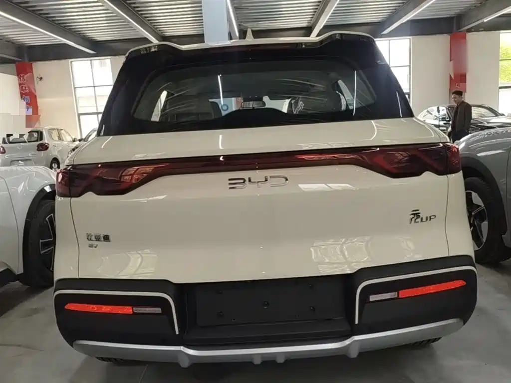 BYD Yuan UP 2025 Model 301KM Navigator фото 6
