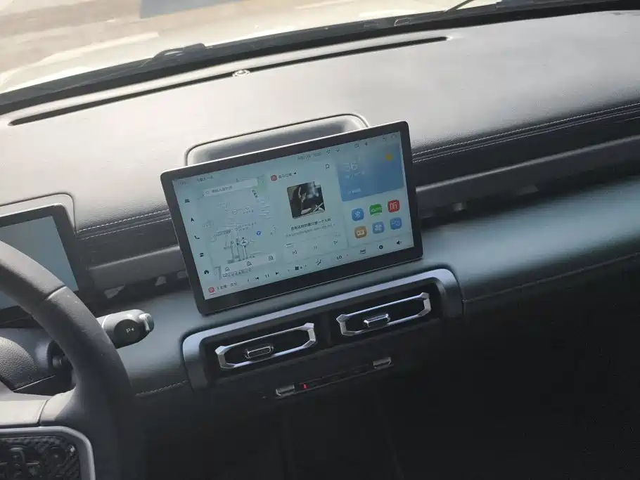 Baojun Yueye Plus 2024 2024 Smart Premium 4-Seater