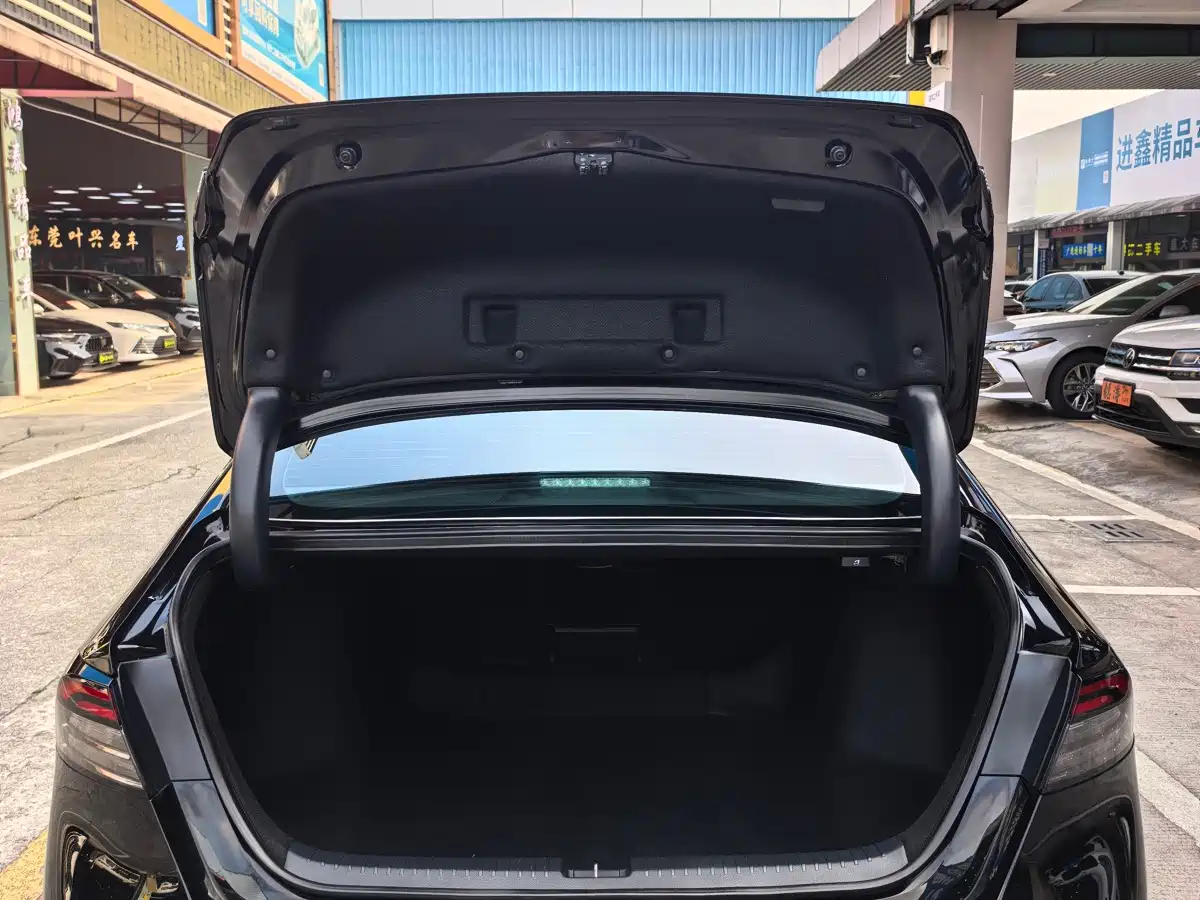 Фото 14 - Honda Accord