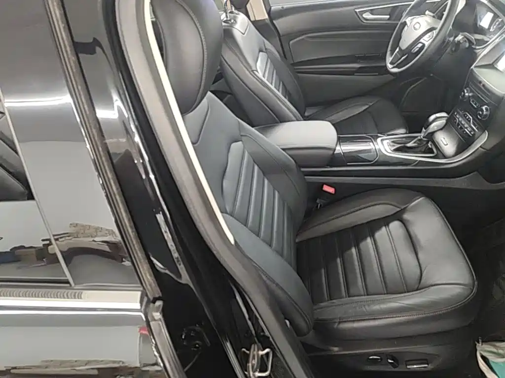 Фото 25 - Ford Edge