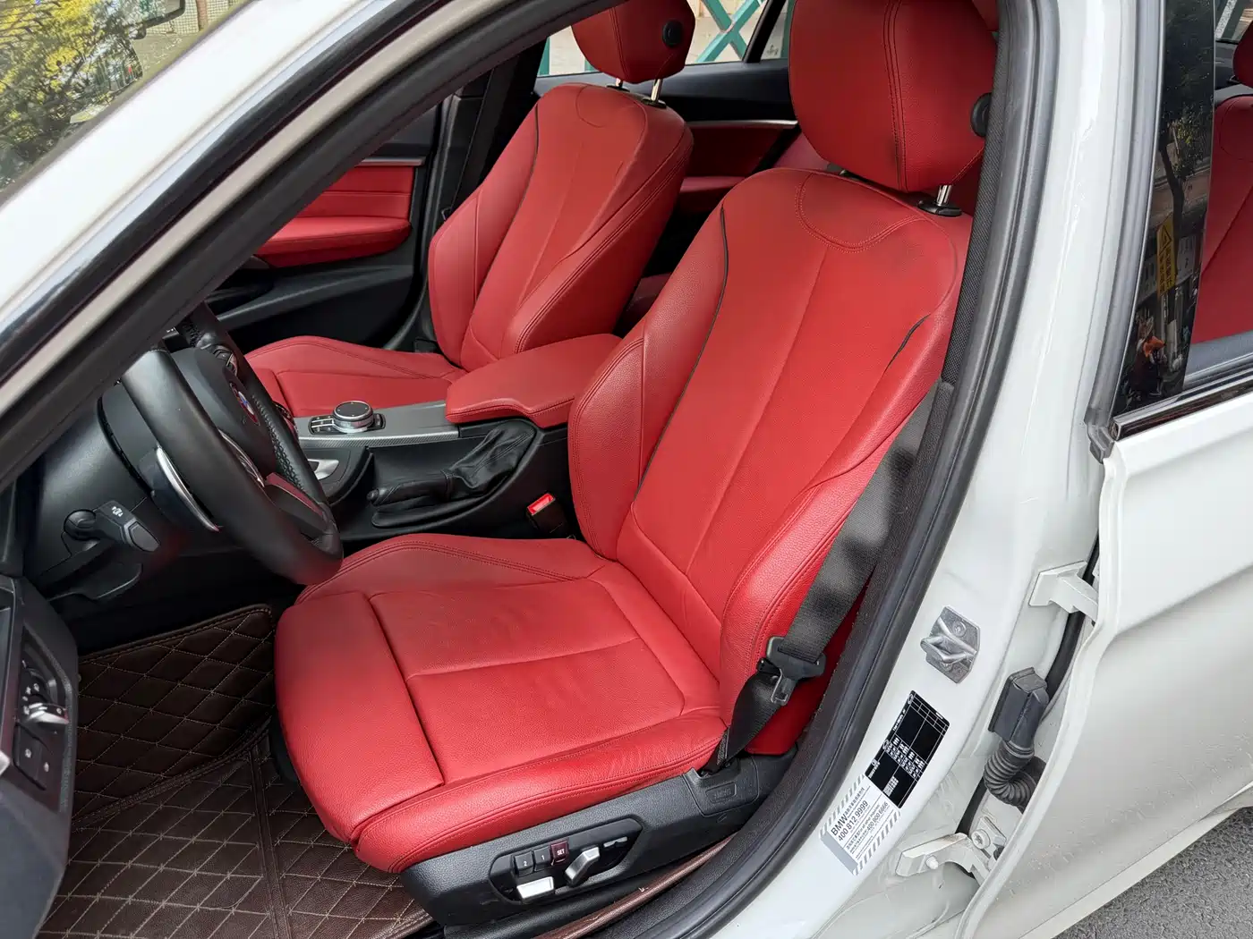 BMW 3 Series 2019 320i M Sport Black Night Edition фото 12