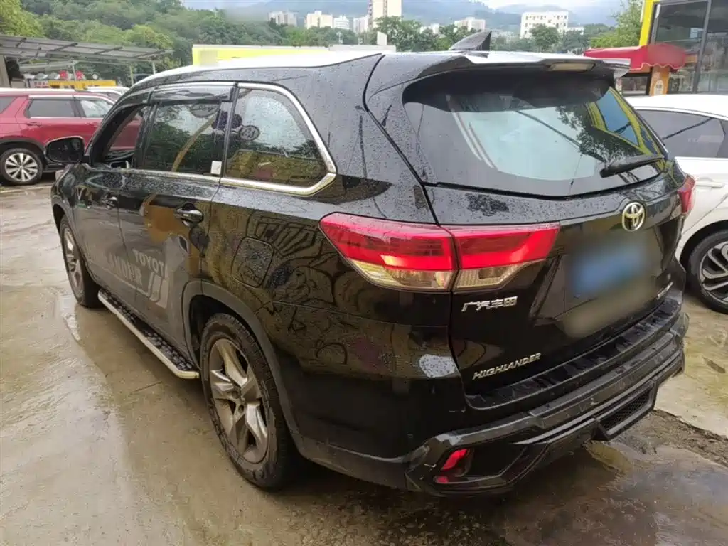 TOYOTA HIGHLANDER
