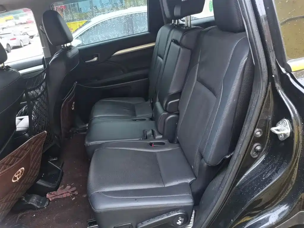 TOYOTA HIGHLANDER