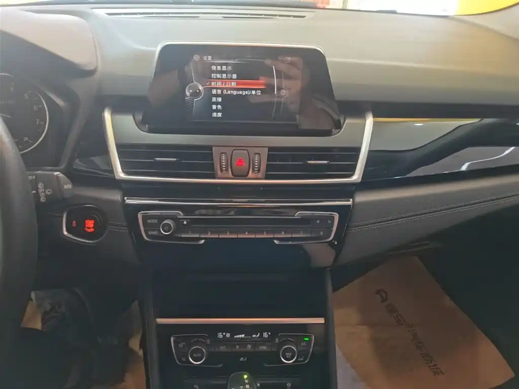 BMW 2 Series Touring 2016 218i Sport Design Package фото 9