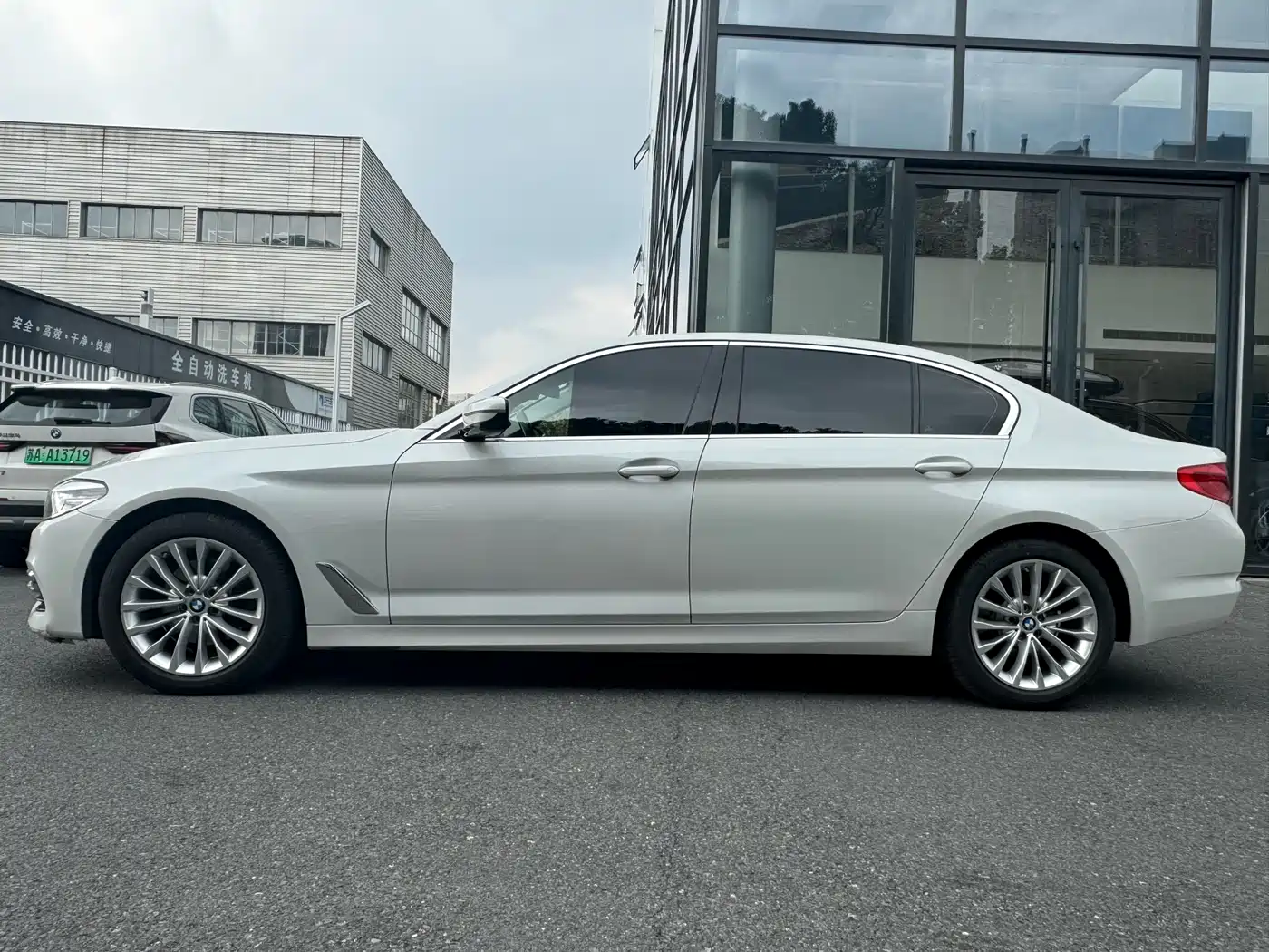 BMW 5 Series 2020 525Li Luxury Package фото 3