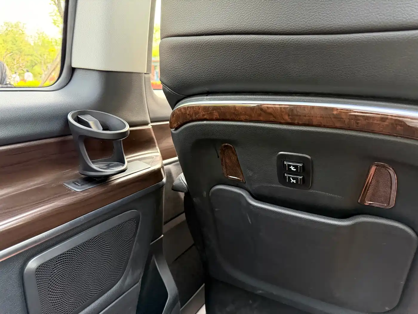 Mercedes-Benz V-Class 2021 V 260 L Long Wheelbase Premium Edition фото 23