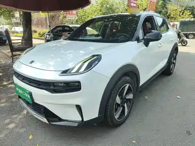 Lynk & Co 06