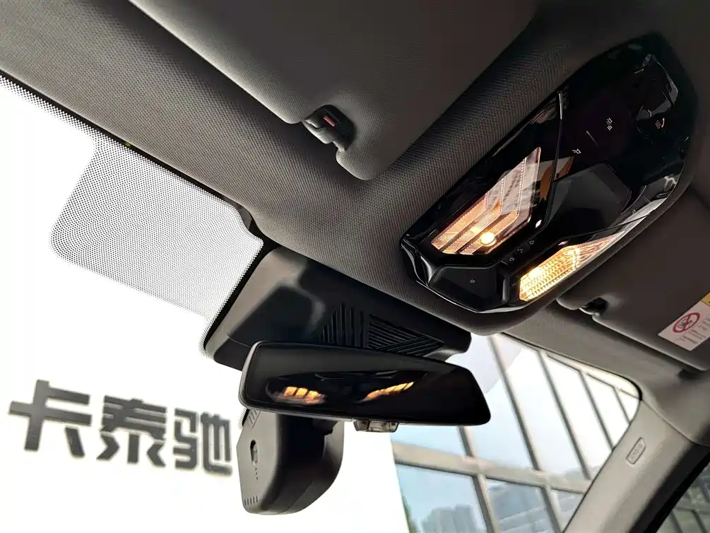 BMW 5 Series 2024 530Li Leading M Sport Package фото 18