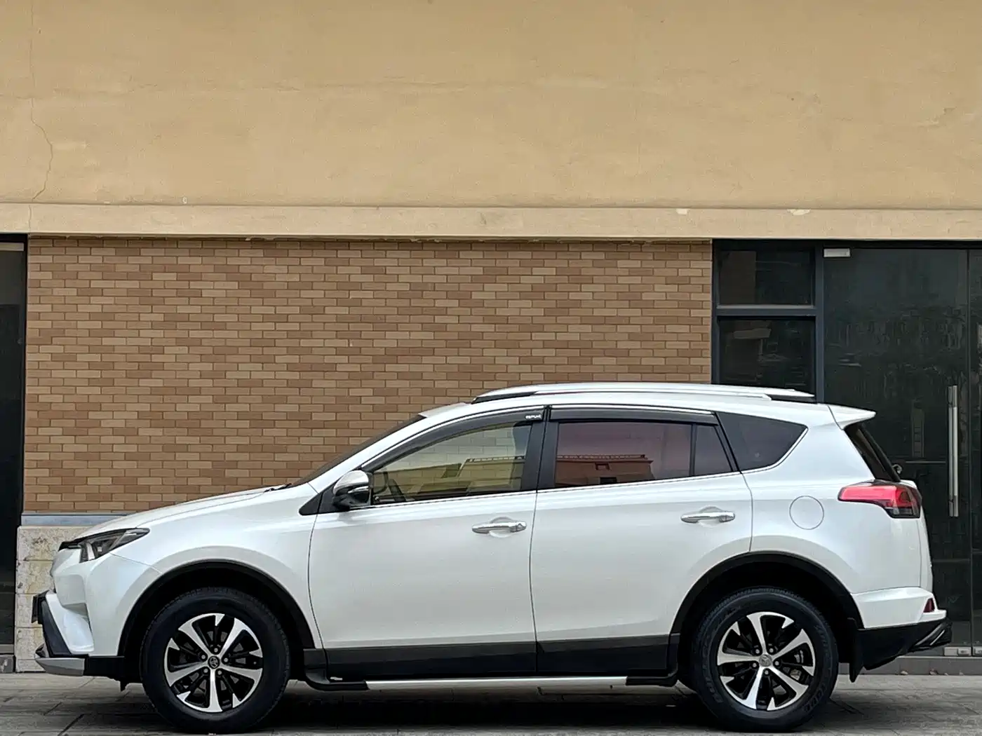 Toyota RAV4 Rongfang 2016 2.0L CVT 2WD Trend (China V) фото 7
