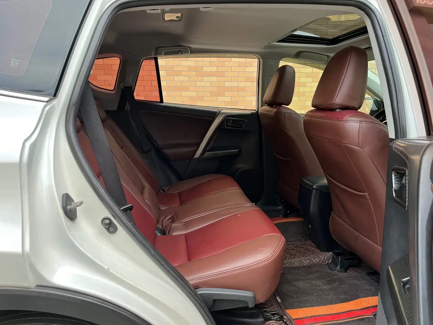 Toyota RAV4 Rongfang 2016 2.0L CVT 2WD Trend (China V) фото 18