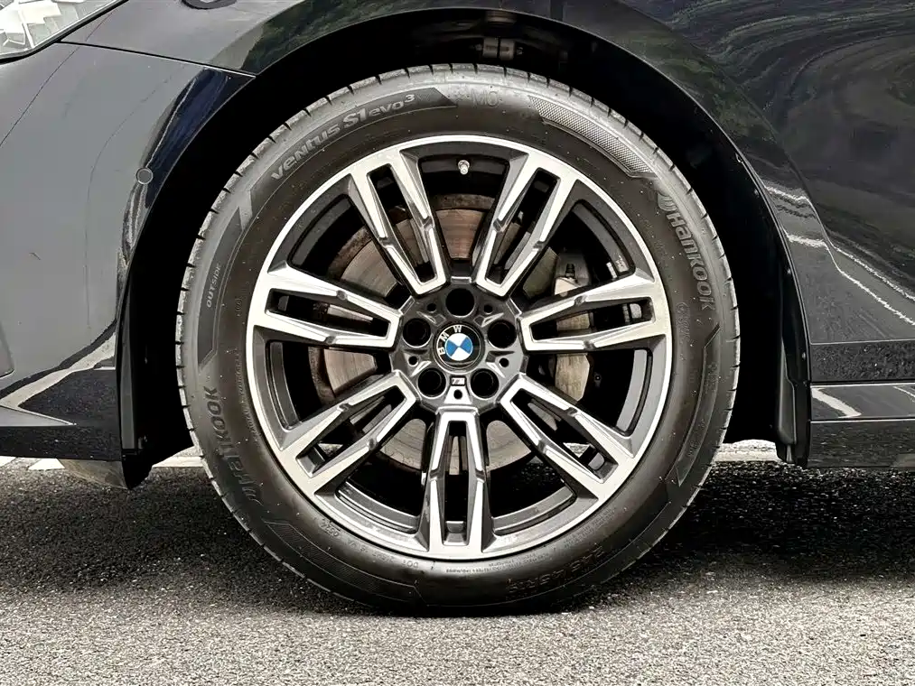 BMW 5 Series 2024 530Li Leading M Sport Package фото 8