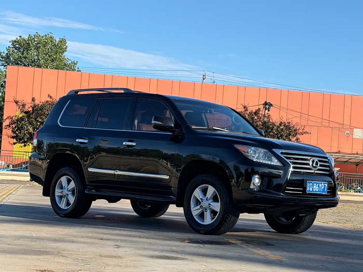 Фото 6 - Lexus LX