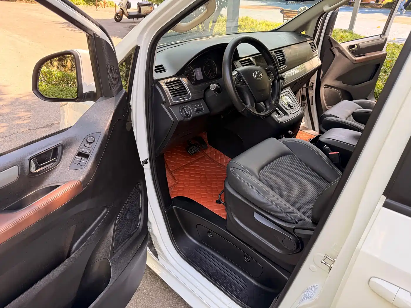 SAIC Maxus Maxus G10 2019 PLUS 2.0T Auto Elite China VI фото 13