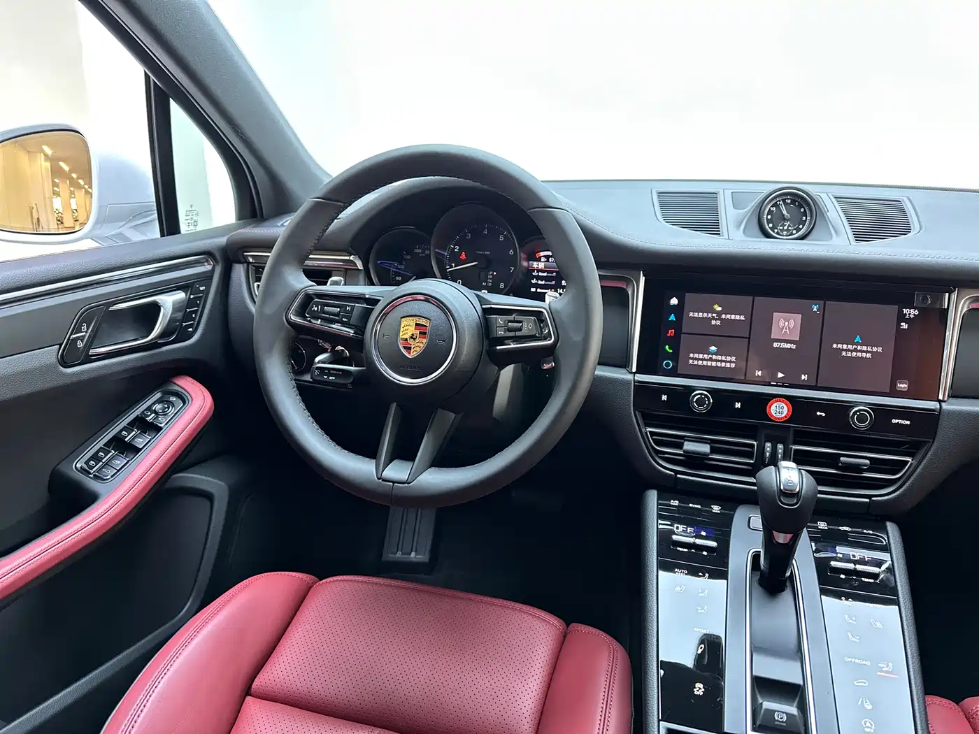 PORSCHE MACAN