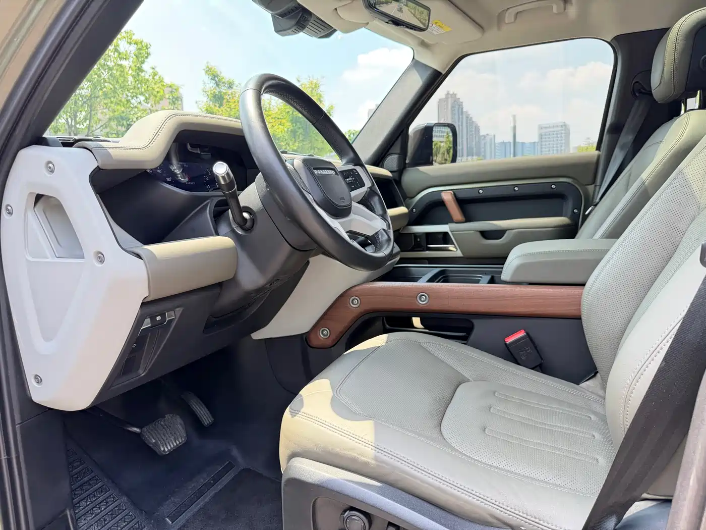 Land Rover Defender 2020 Model 110 P400 HSE фото 8