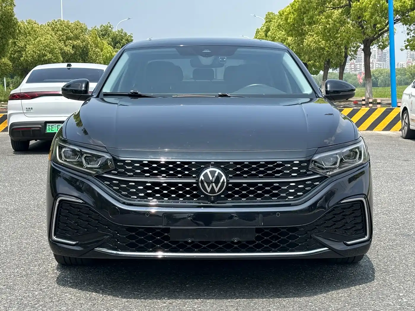 Volkswagen Passat 2022 330TSI Starry Sky Premium Edition фото 2