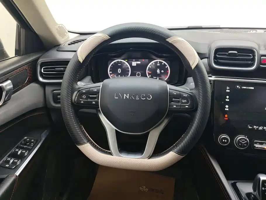 Photo 15 - Lynk & Co 02