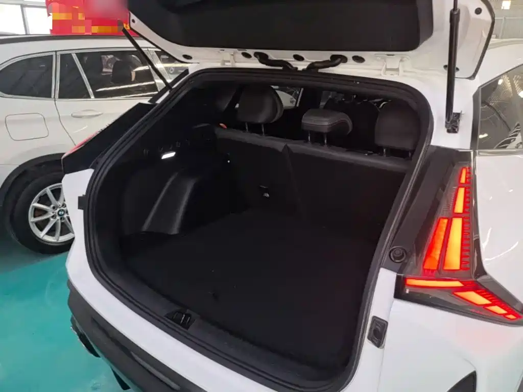 Photo 19 - Geely Atlas
