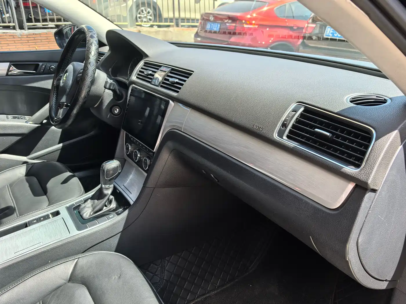 Volkswagen Passat 2015 1.8TSI DSG Honor Edition фото 15