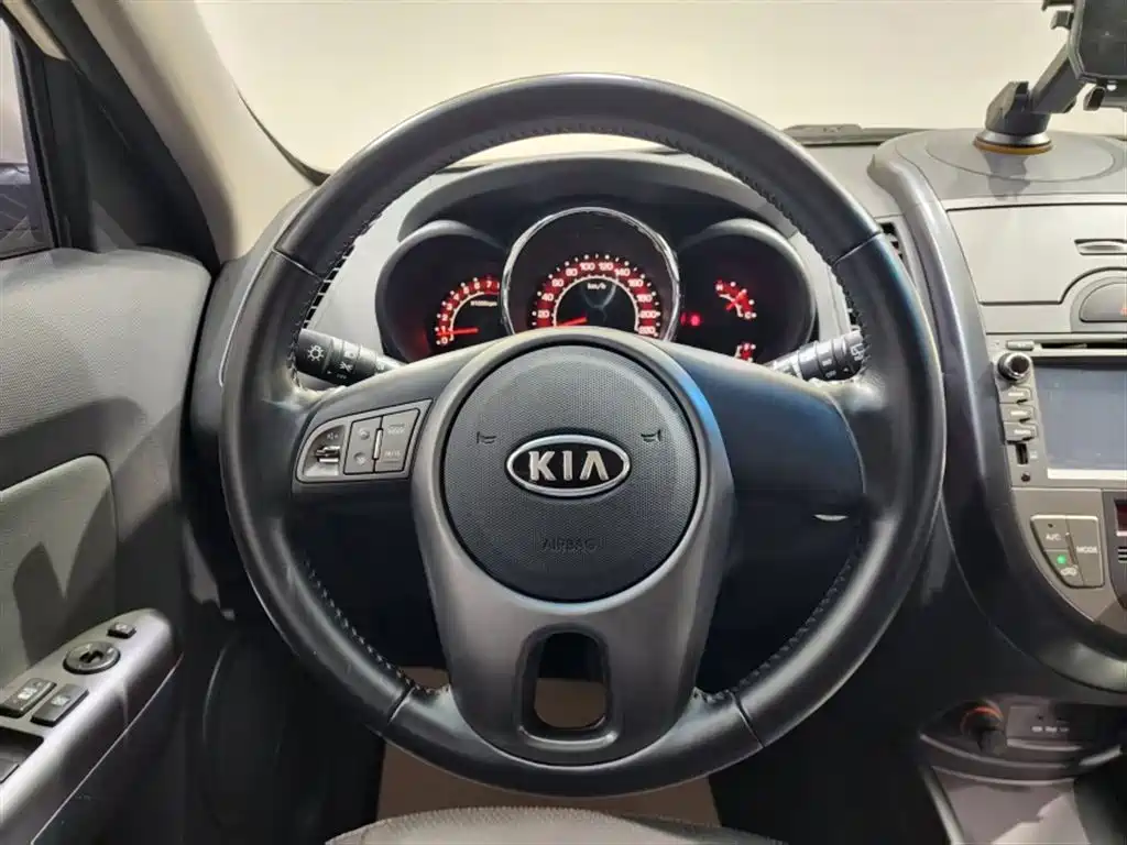Kia Soul 2013 1.6L AT Premium фото 16