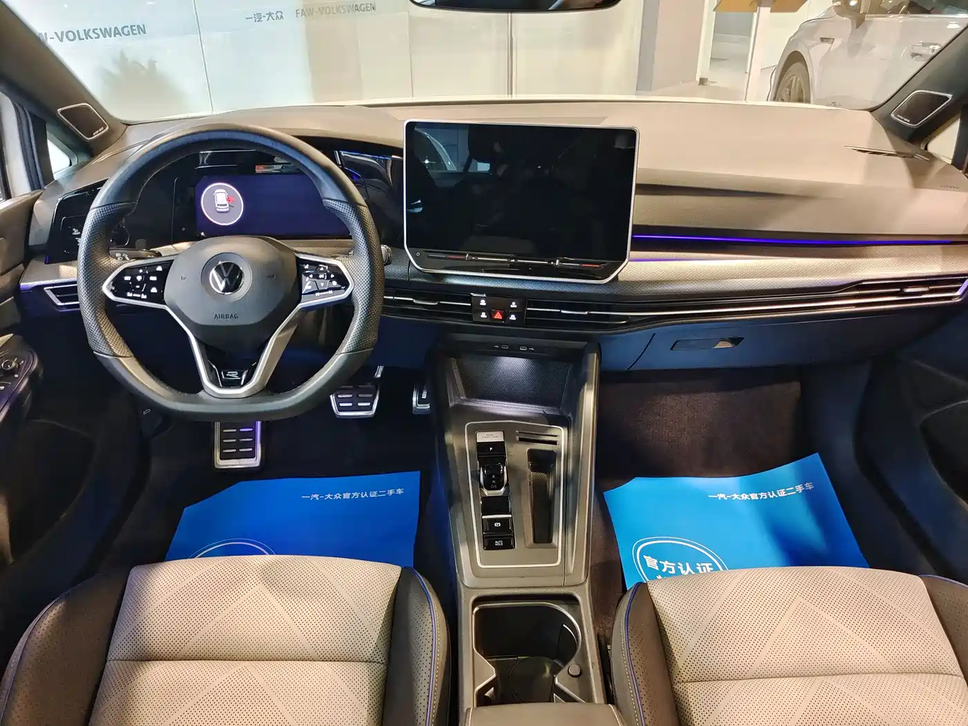 Volkswagen Golf 2025 300TSI R-Line фото 7