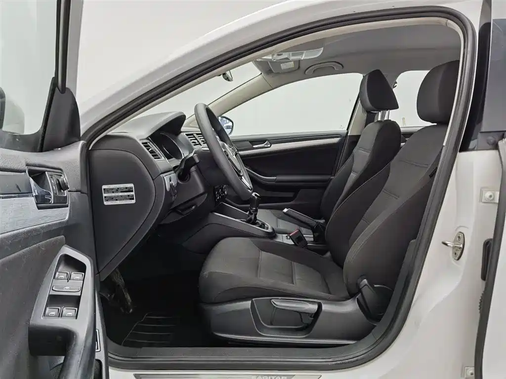 Volkswagen Sagitar 2015 1.6L Manual Fashion фото 10