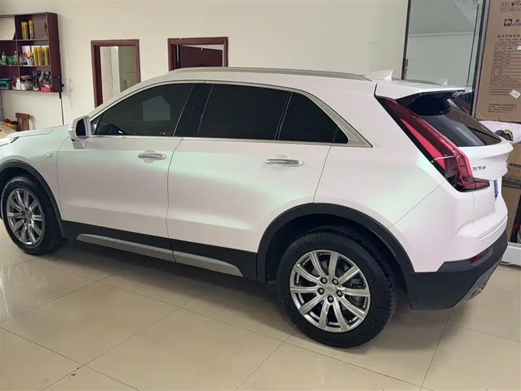 Cadillac XT4 2021 28T FWD Premium Edition фото 6