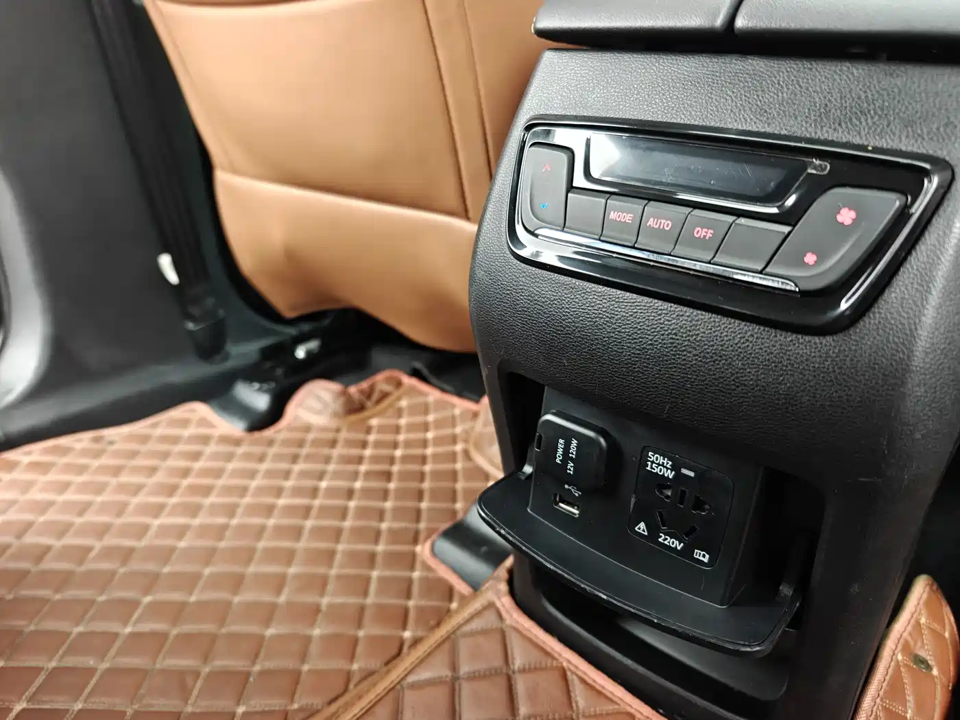 SAIC Maxus D90 Pro 2021 2.0T Diesel 4WD Lop Nur Edition 6-Seater фото 26