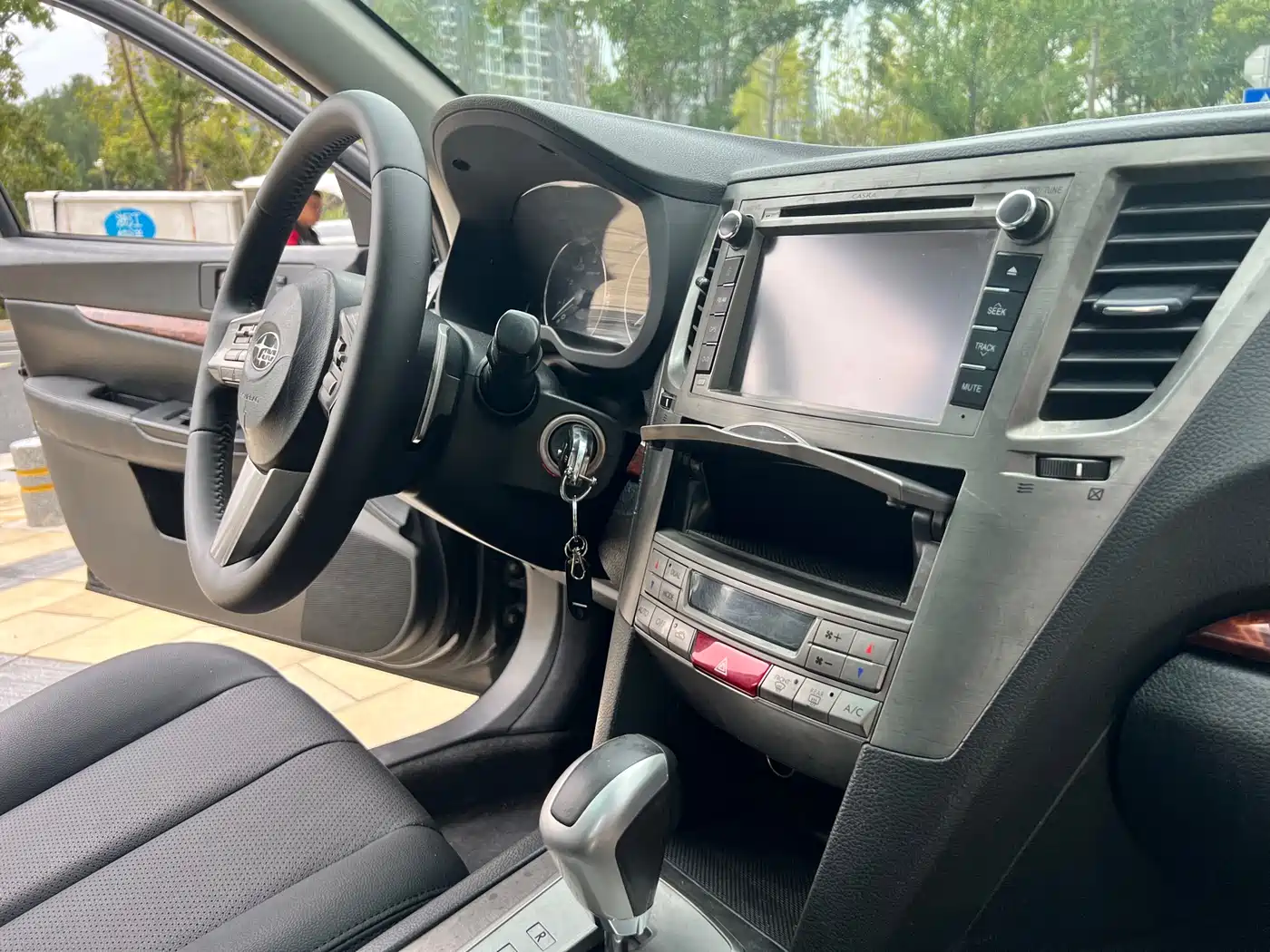 Subaru Outback 2010 2.5i Luxury фото 12