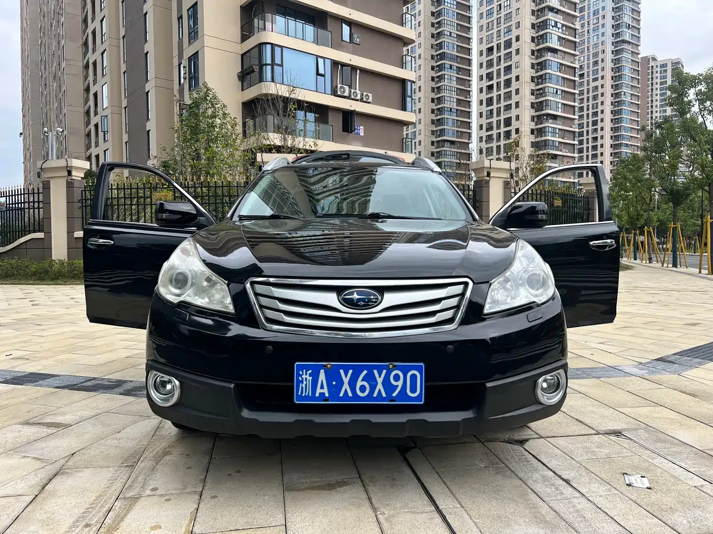 Subaru Outback 2010 2.5i Luxury фото 24