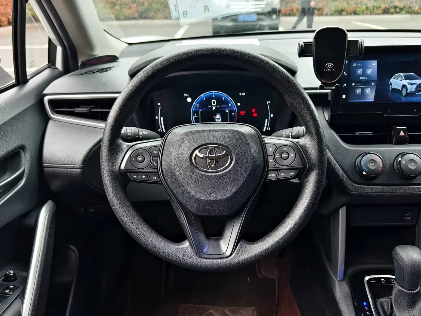 Toyota Corolla Cross 2023 2.0L Pioneer Edition фото 16
