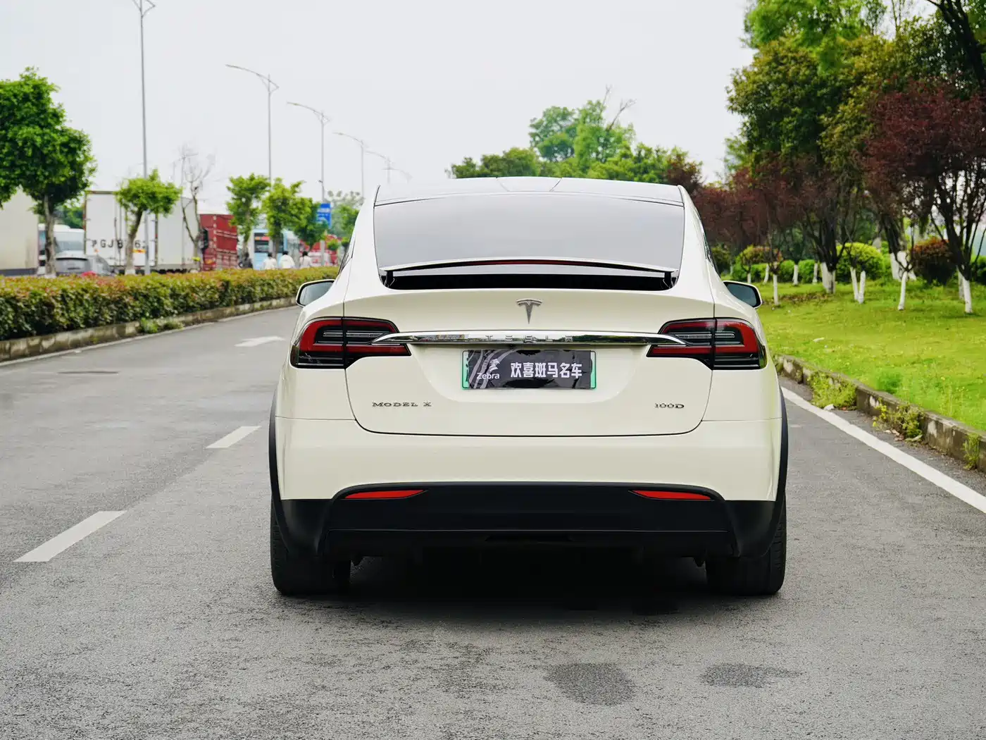 TESLA MODEL X