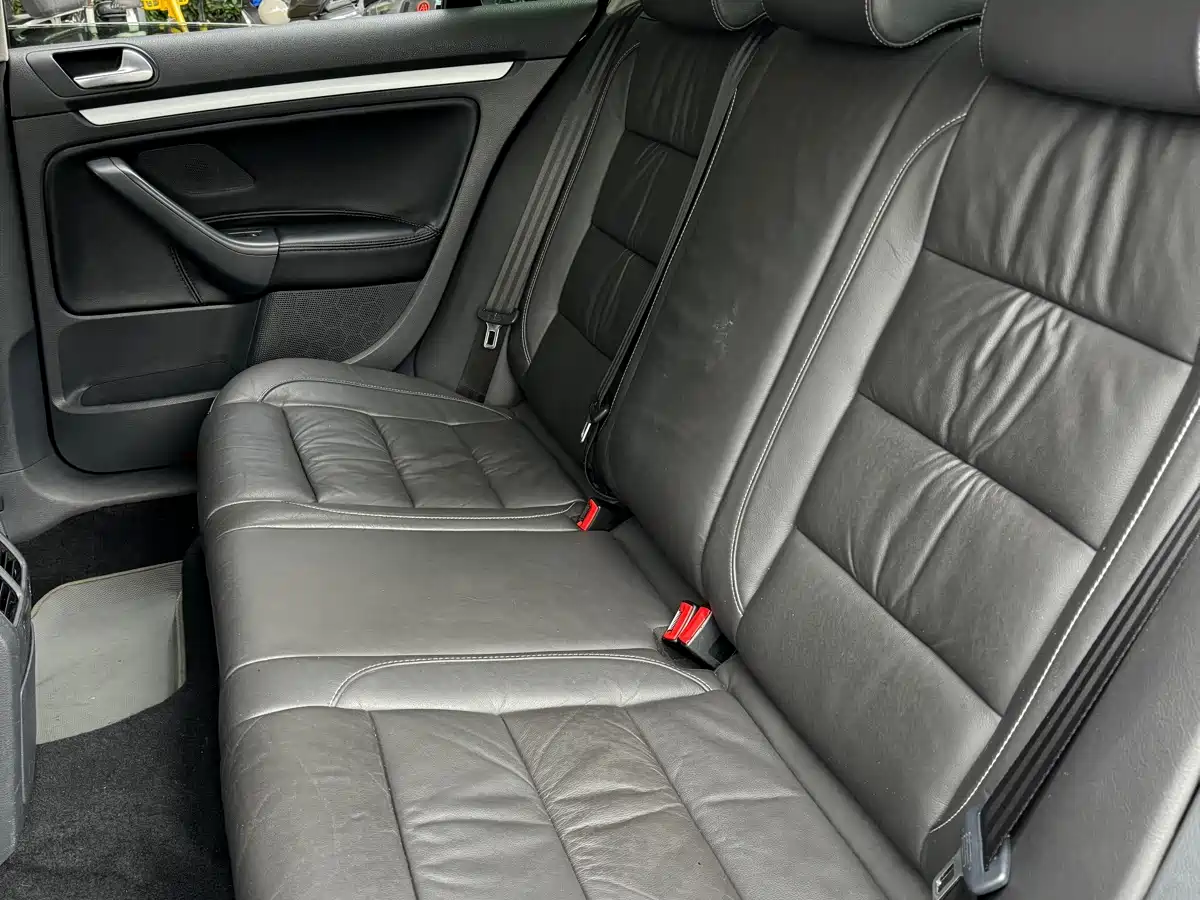 Volkswagen Sagitar 2009 Model 1.8TSI Automatic Champion Edition фото 8