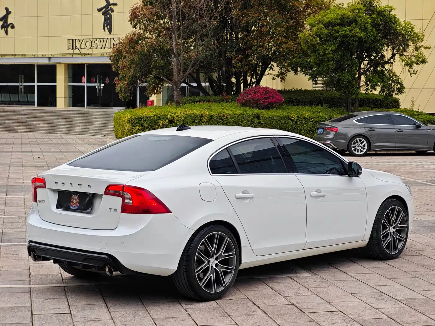 Фото 4 - Volvo S60