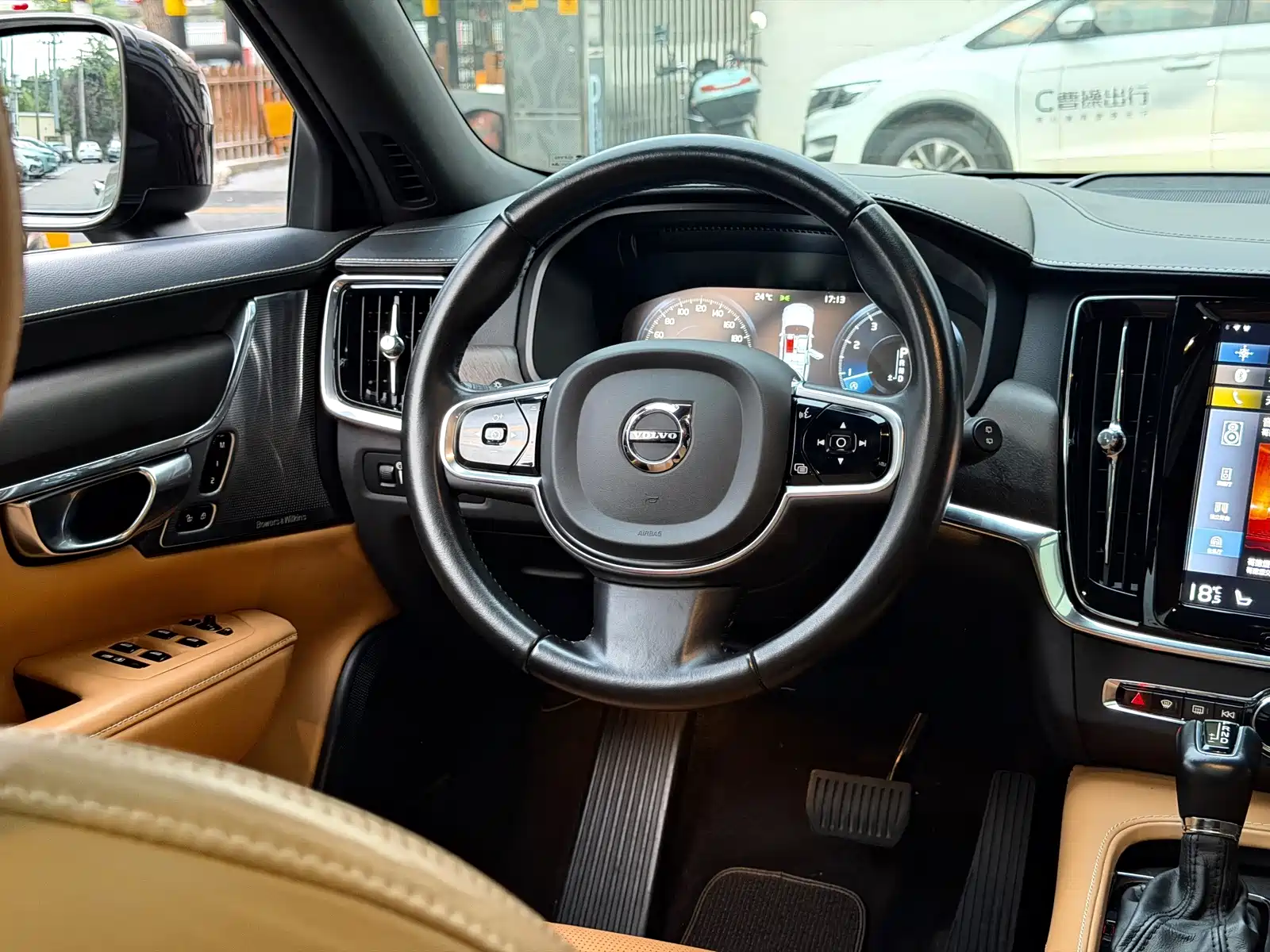 Фото 16 - Volvo V90