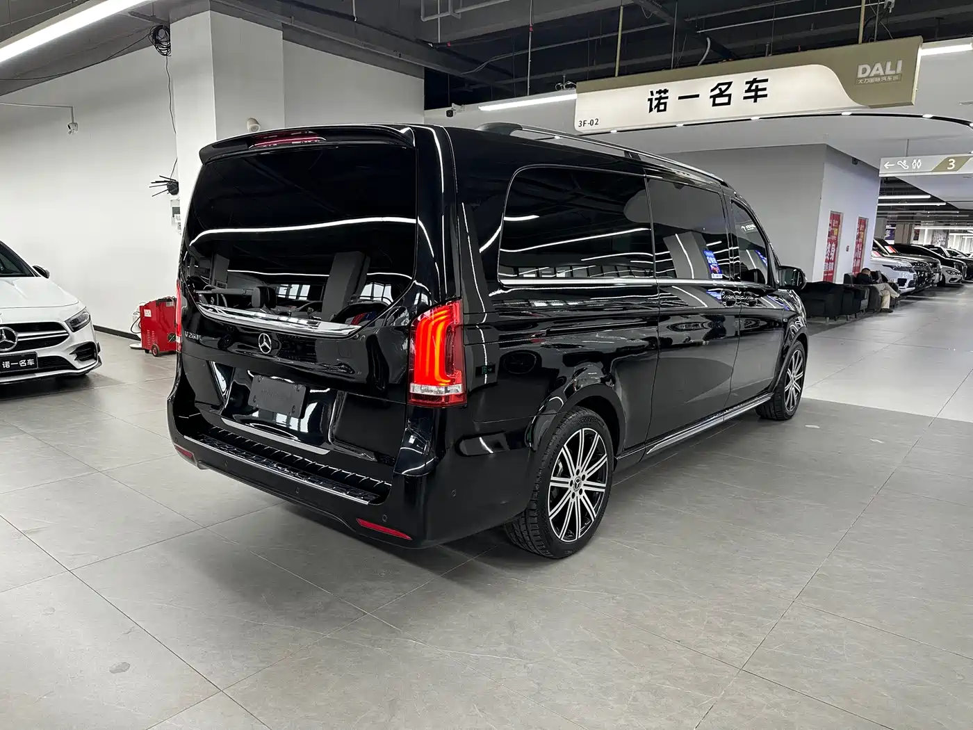 MERCEDES-BENZ V CLASS