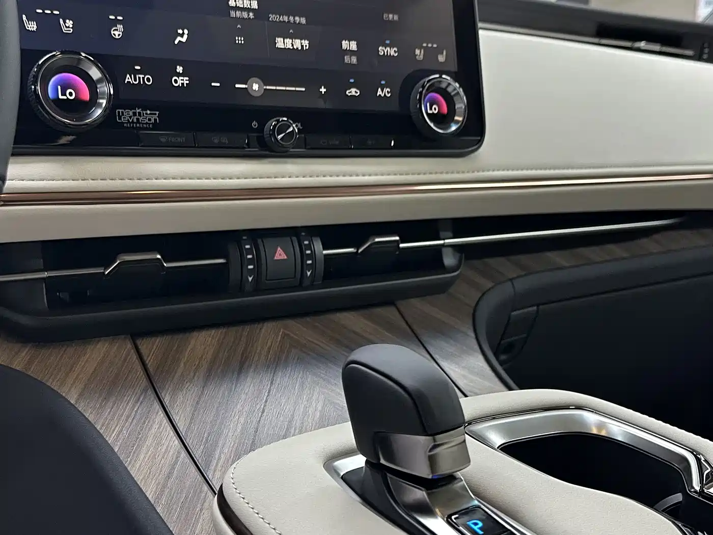 Lexus LM 2025 Model 500h Six-Seater Prestige Edition фото 8