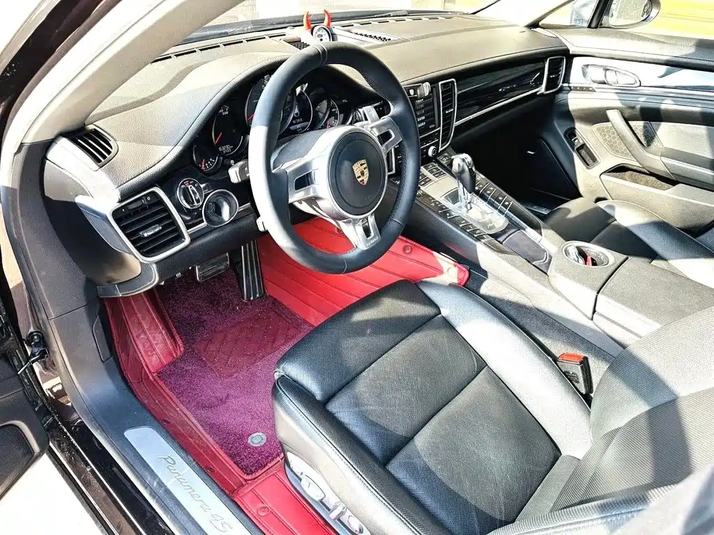 Фото 3 - Porsche Panamera
