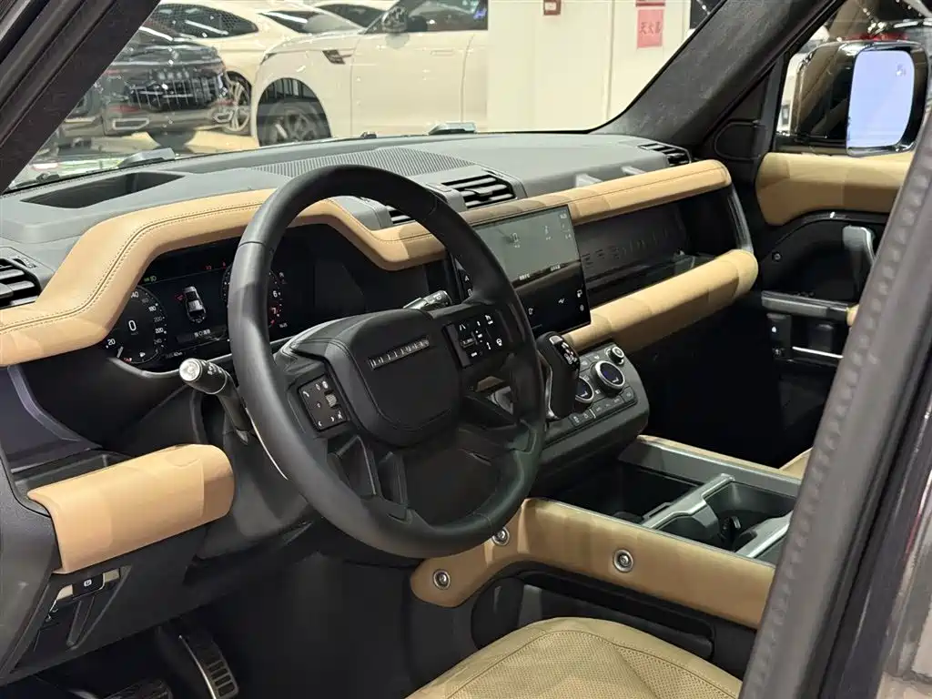 Land Rover Defender 2025 110 5.0T V8 фото 10