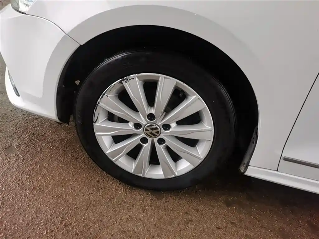 Volkswagen Sagitar 2015 1.6L Automatic Comfort фото 23