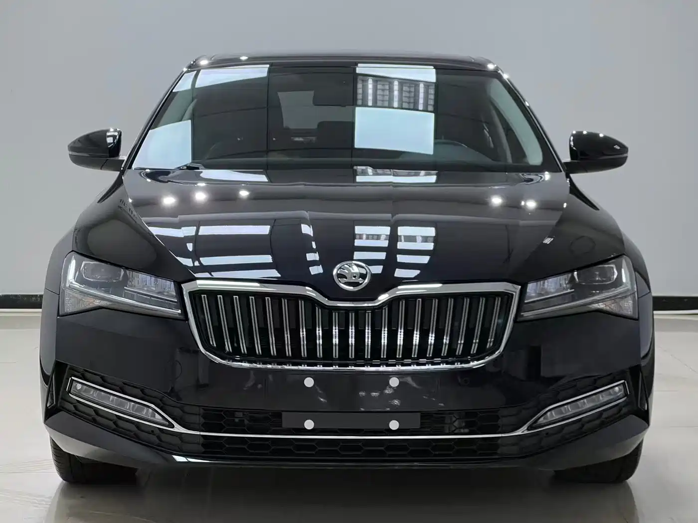 Škoda Superb 2024 TSI280 DSG Premium Edition фото 2
