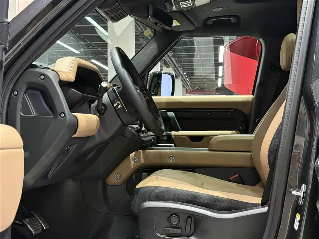 Land Rover Defender 2025 110 5.0T V8 фото 11