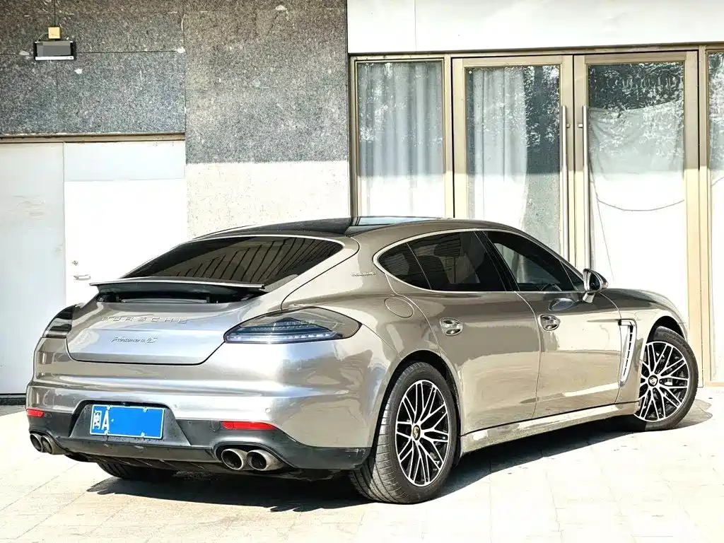 Фото 9 - Porsche Panamera