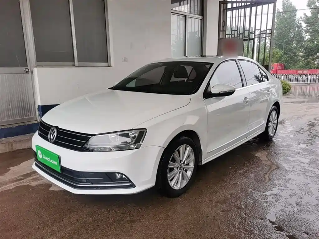 Volkswagen Sagitar 2015 1.6L Automatic Comfort фото 2