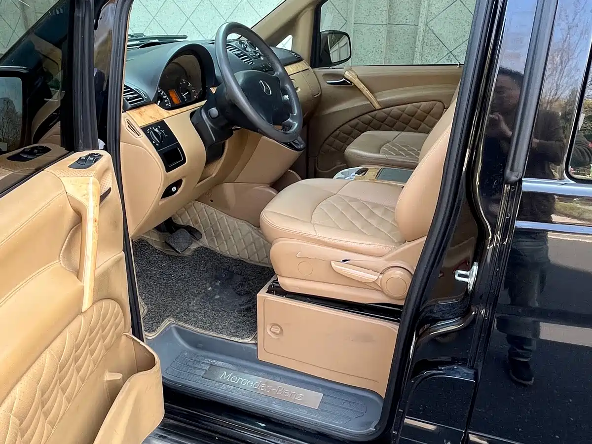 Mercedes-Benz Vito 2013 Model 3.0L Elite Edition фото 8