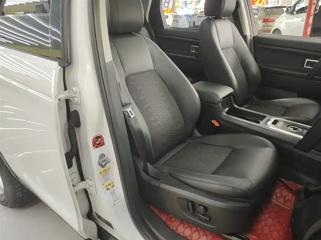 Land Rover Discovery Sport 2016 2.0T S фото 25