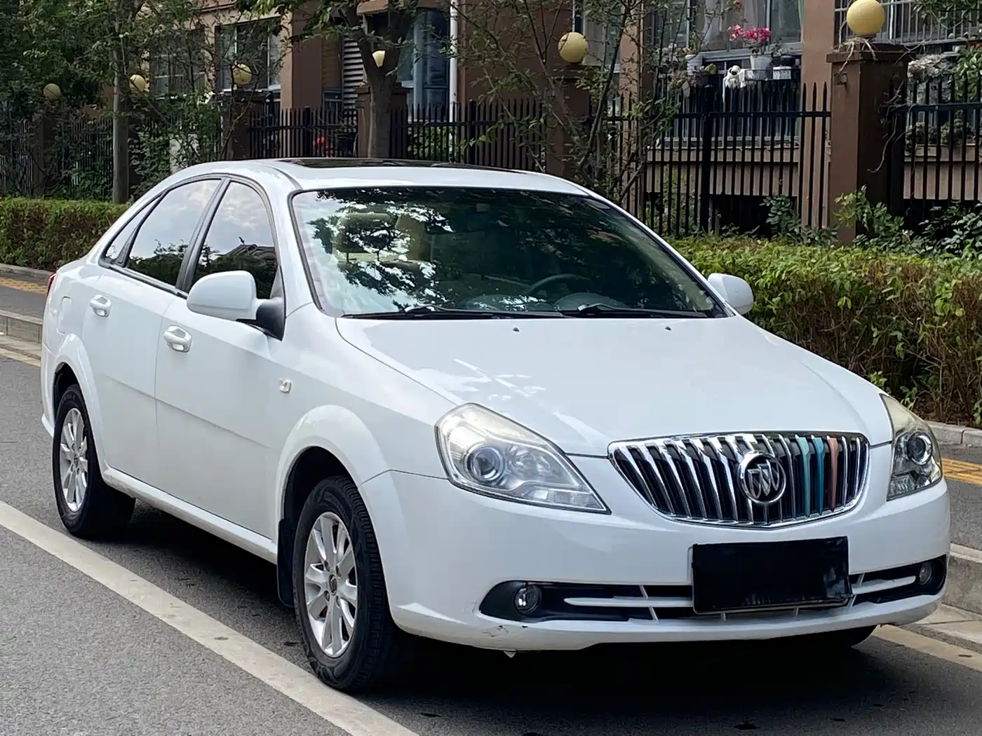 Buick Excelle 2013 1.5L Manual Classic Edition фото 3