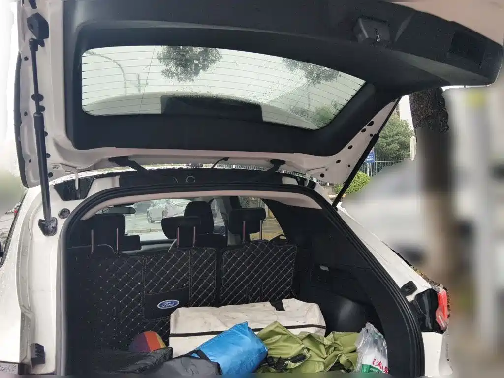 Photo 15 - Ford Escape