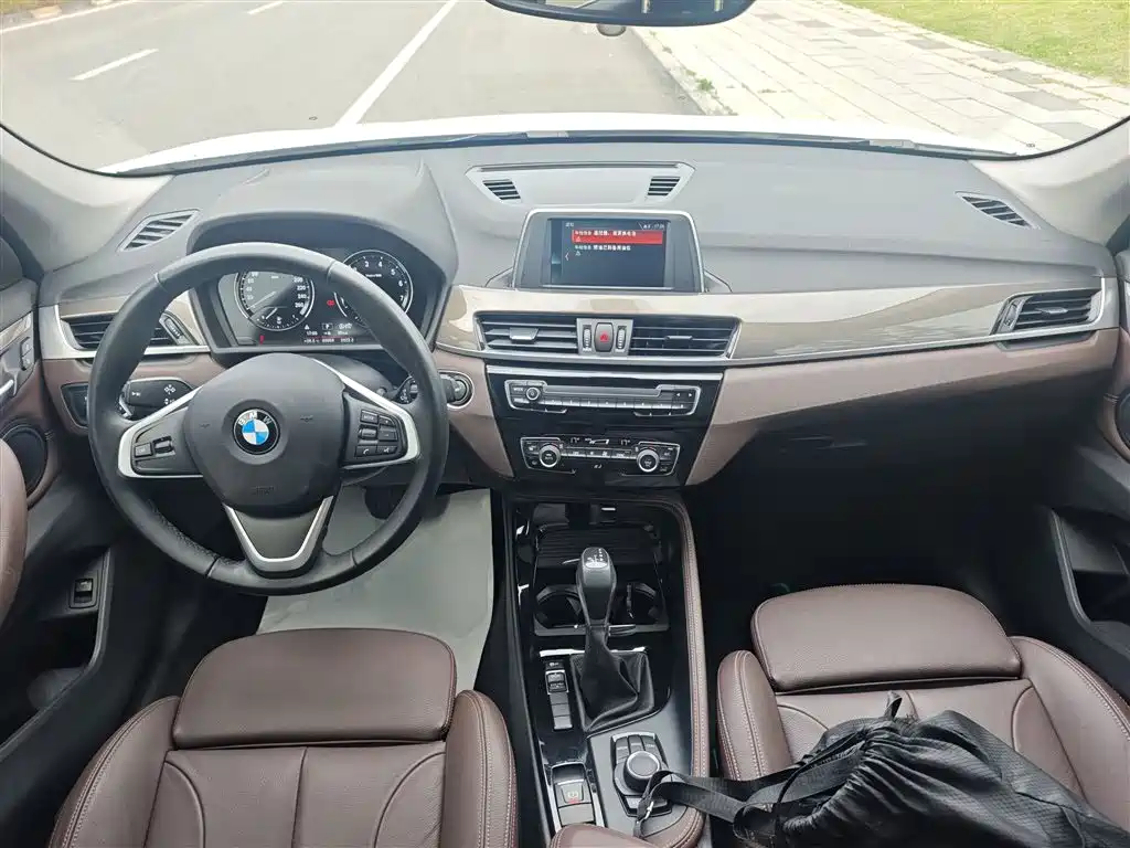 BMW X1 2019 sDrive18Li Premium Model фото 10