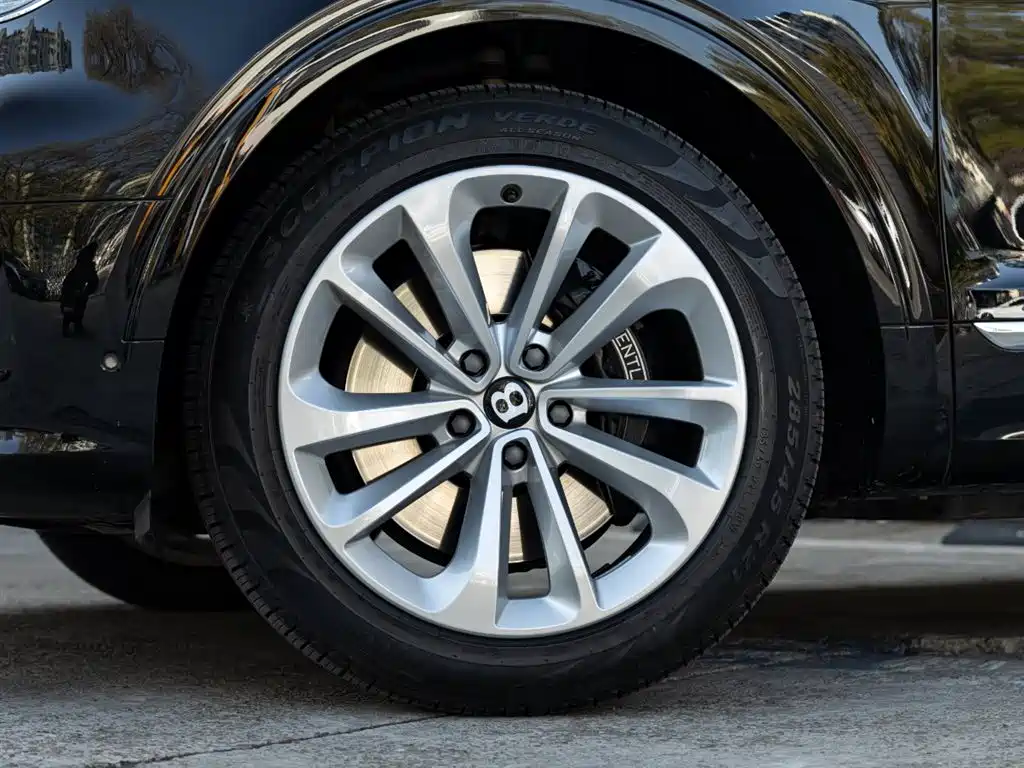 BENTLEY TIMYUE PLUG IN HYBRID